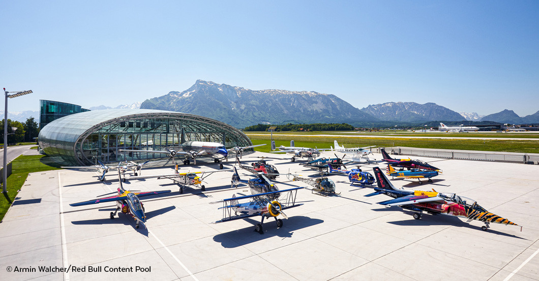 Flug mit Flying Bulls    Flug mit Flying Bulls