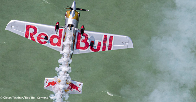 Flug mit Flying Bulls    Flug mit Flying Bulls