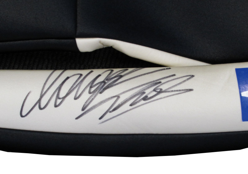 Fluganzug in der Farbe rot/weiß mit Autogramm