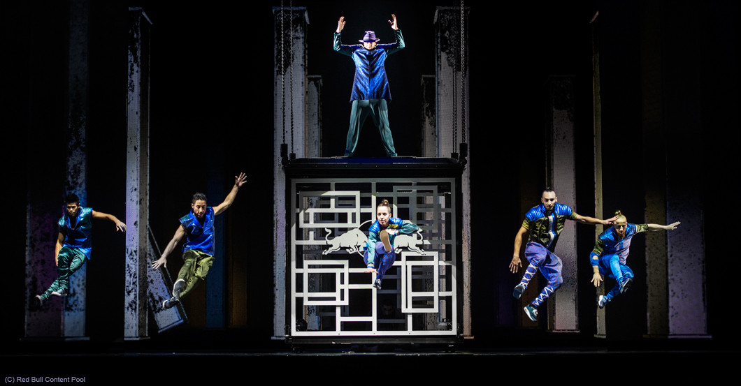  Flying Illusion Show 