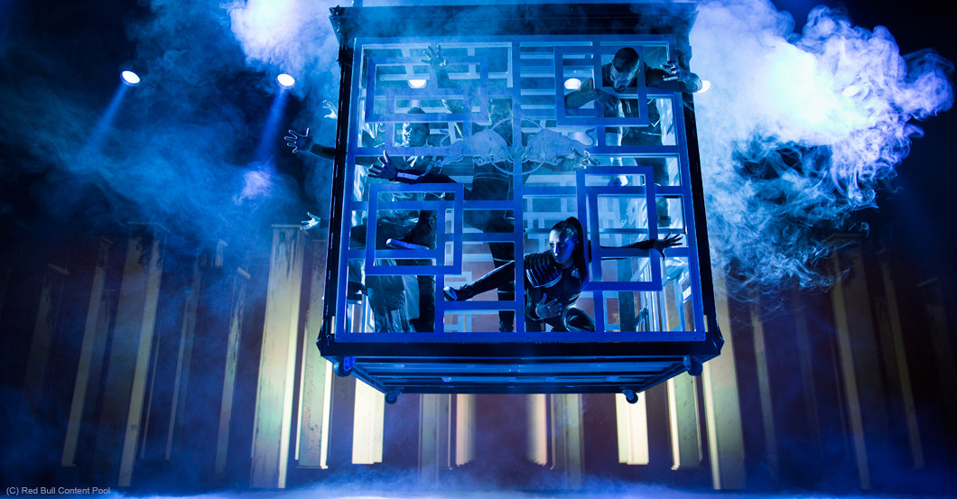  Flying Illusion Show 