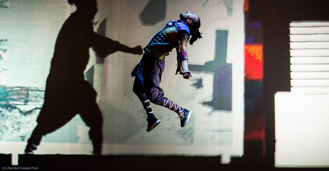  Flying Illusion Show 