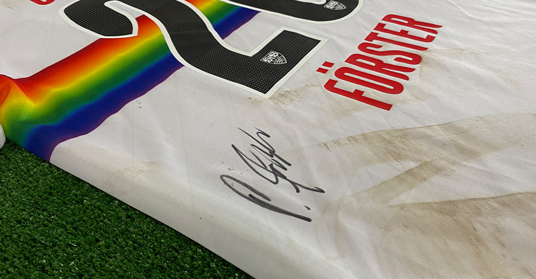  Förster Outfit signiert 