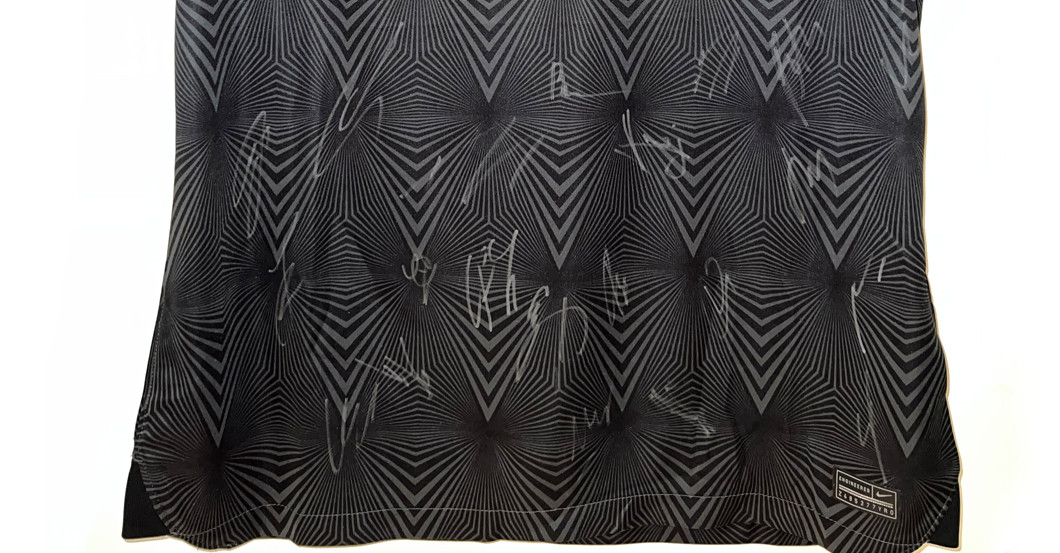 Frankfurt Trikot auswärts   Frankfurt Trikot auswärts