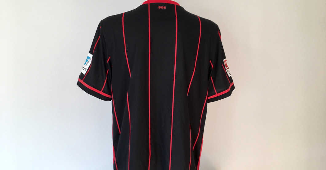  Frankfurt Trikot signiert 
