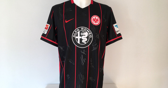  Frankfurt Trikot signiert 