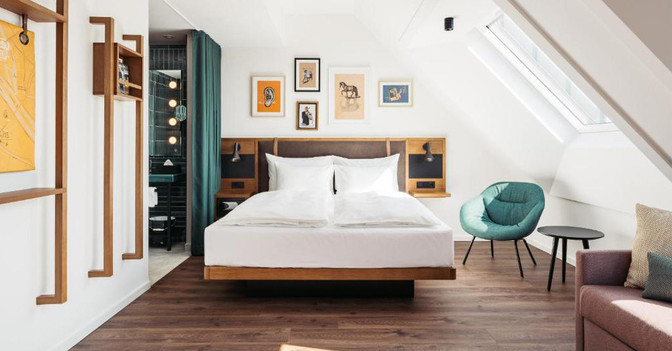 GF Hotel und Karikatur   GF Hotel und Karikatur