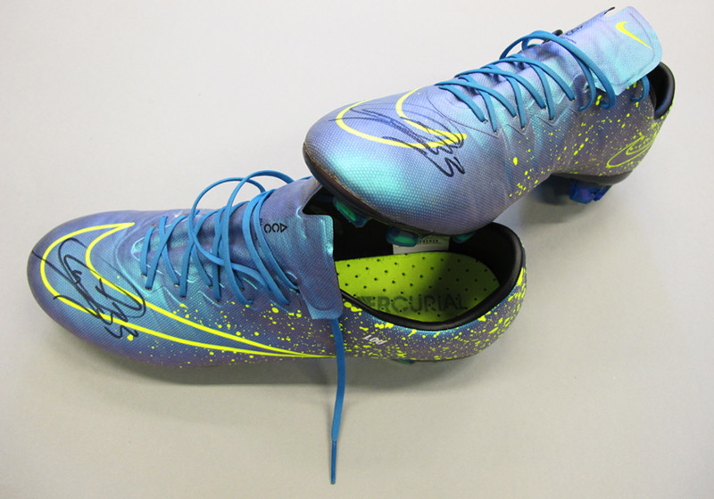  Ginczek Wir helfen Trikot 