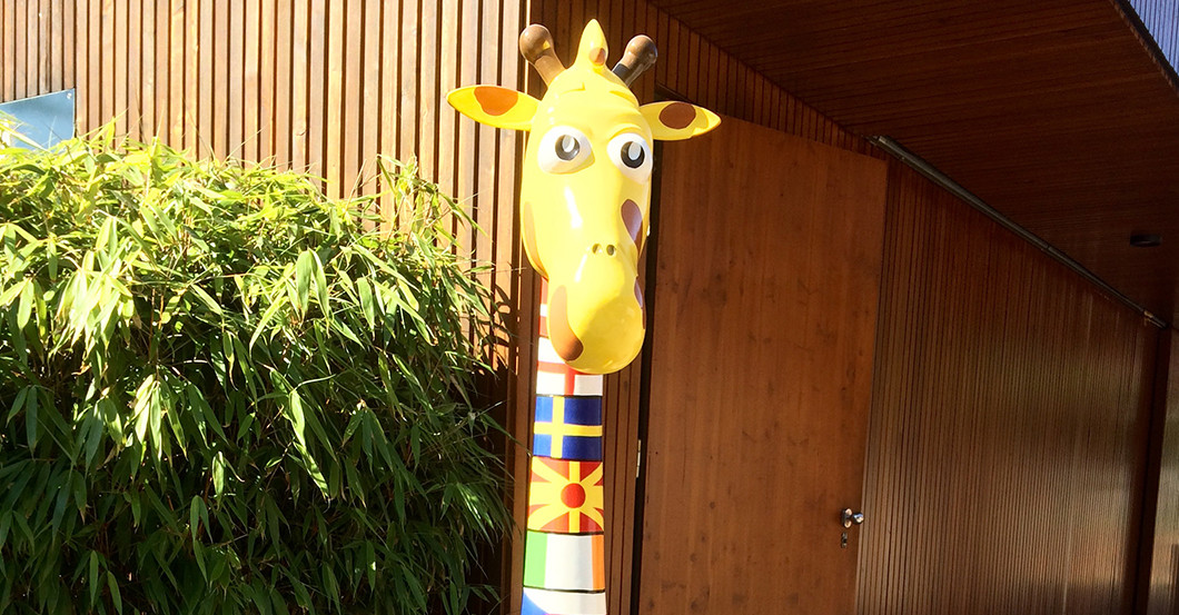 Giraffe Flagmaster   Giraffe Flagmaster