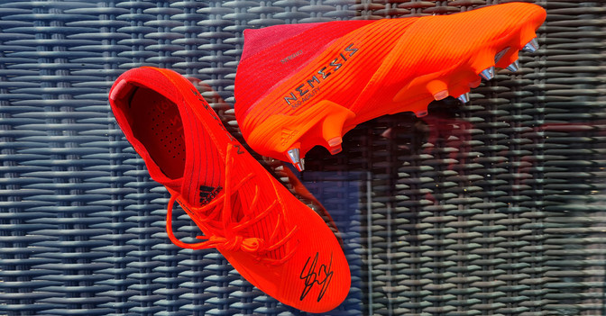 Gnabry signierte Schuhe   Gnabry signierte Schuhe