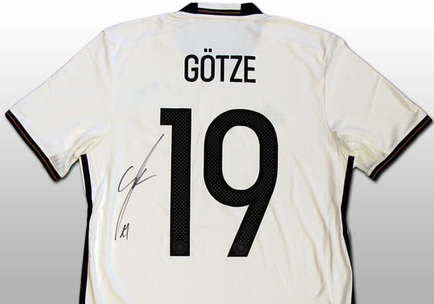 Götze EM Trikot signiert1   Götze EM Trikot signiert1