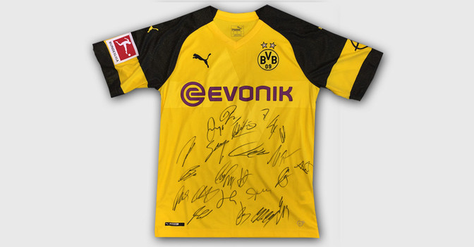 Götze Trikot teamsigniert   Götze Trikot teamsigniert