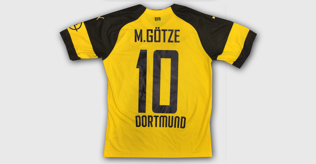 Götze Trikot teamsigniert   Götze Trikot teamsigniert