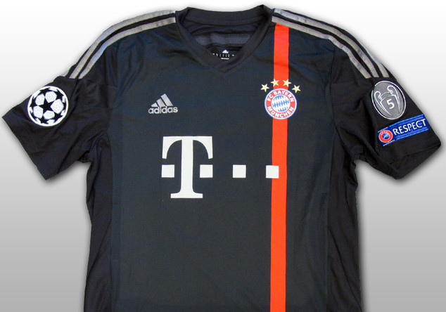 Götzes CL Trikot signiert   Götzes CL Trikot signiert