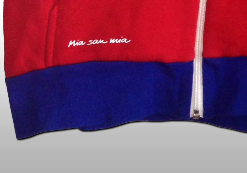  Götzes roter FCB-Hoodie 