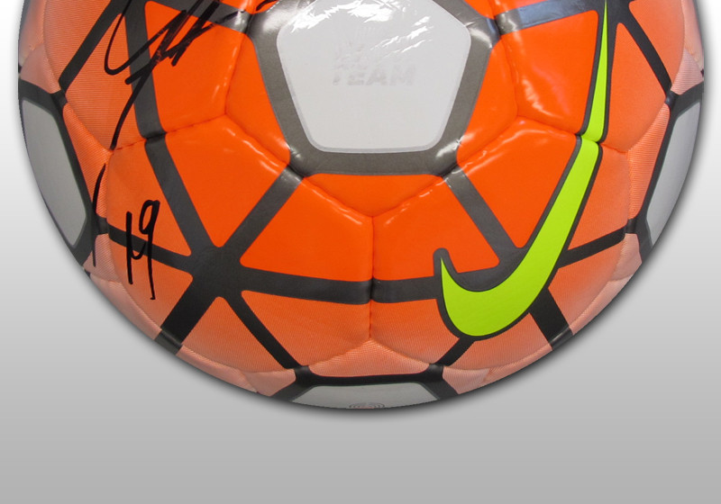  Götzes signierter Ball 