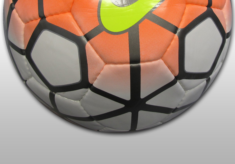  Götzes signierter Ball 