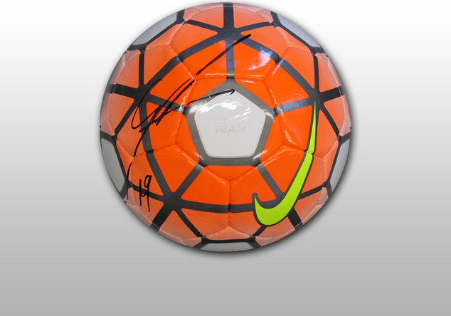 Götzes signierter Ball   Götzes signierter Ball