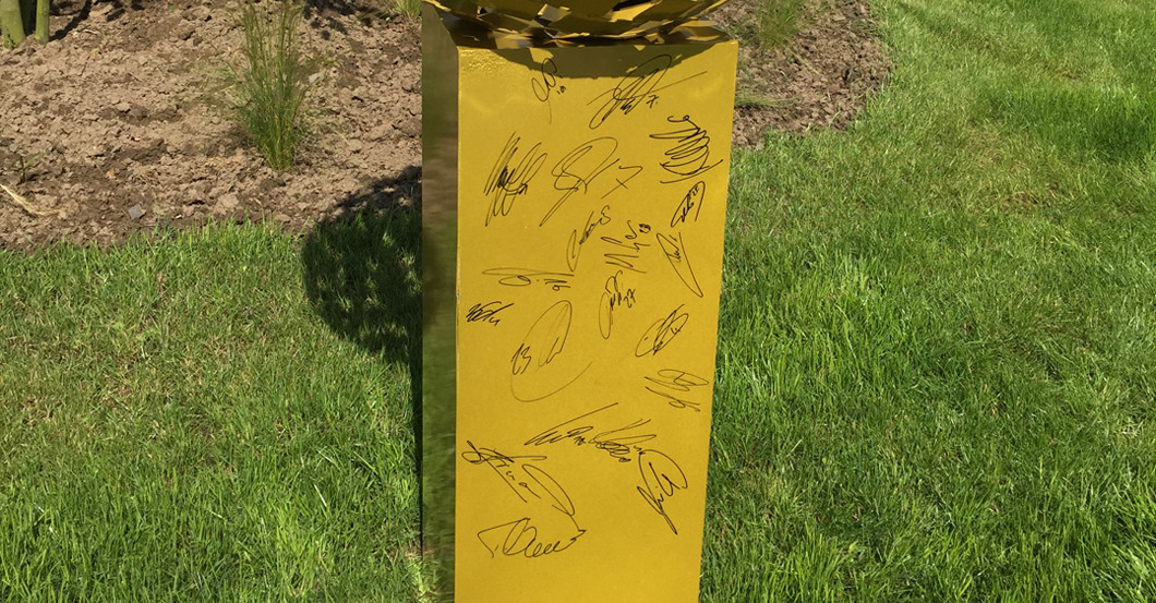 Goldener Ball signiert   Goldener Ball signiert