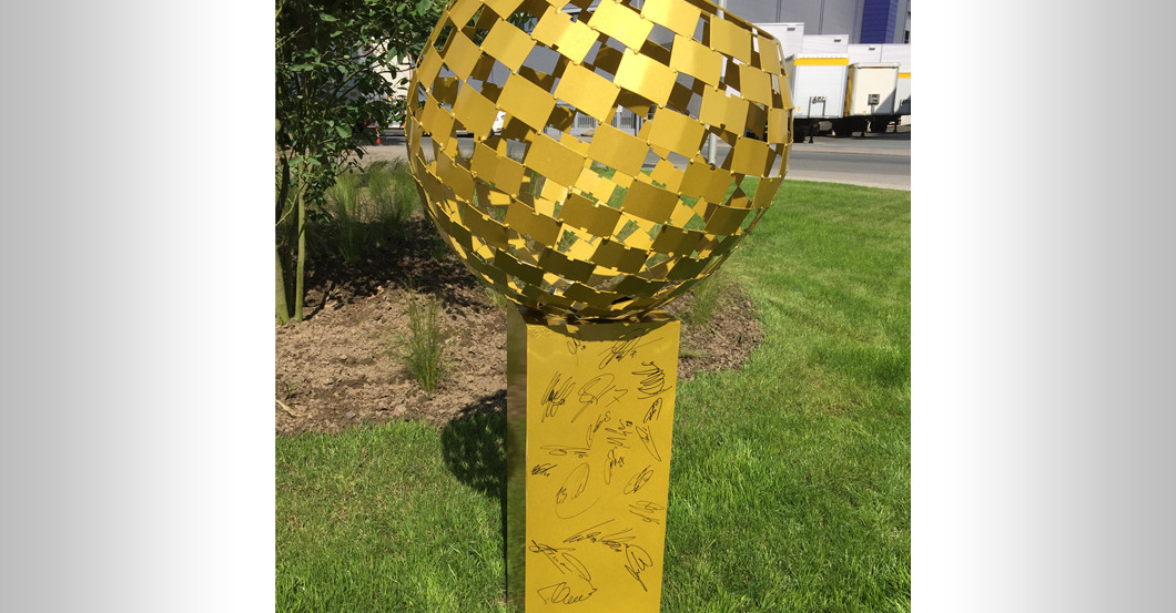 Goldener Ball signiert   Goldener Ball signiert