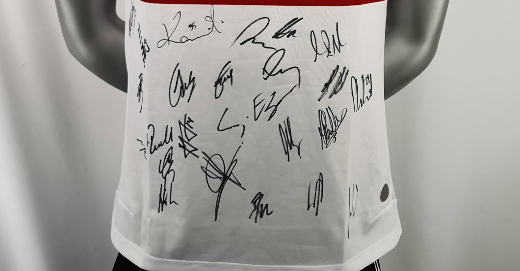  Gomez M teamsigniert  