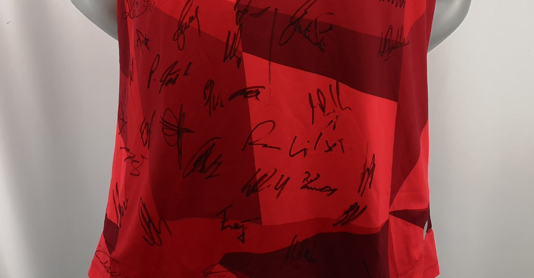 Gomez rot signiert   Gomez rot signiert