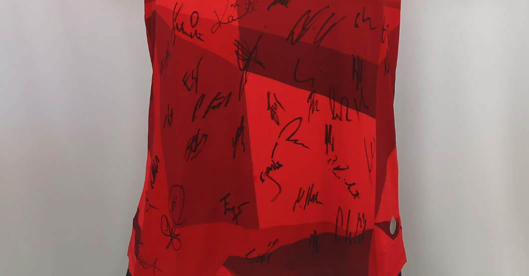 Gomez signiert rot   Gomez signiert rot