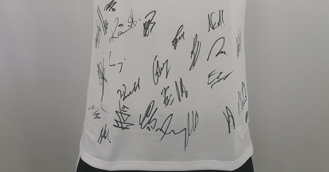 Gomez teamsigniert M   Gomez teamsigniert M