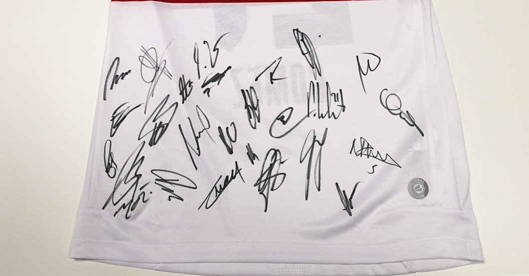 Gomez teamsigniert S   Gomez teamsigniert S