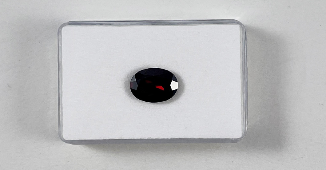 Granat Oval   Granat Oval