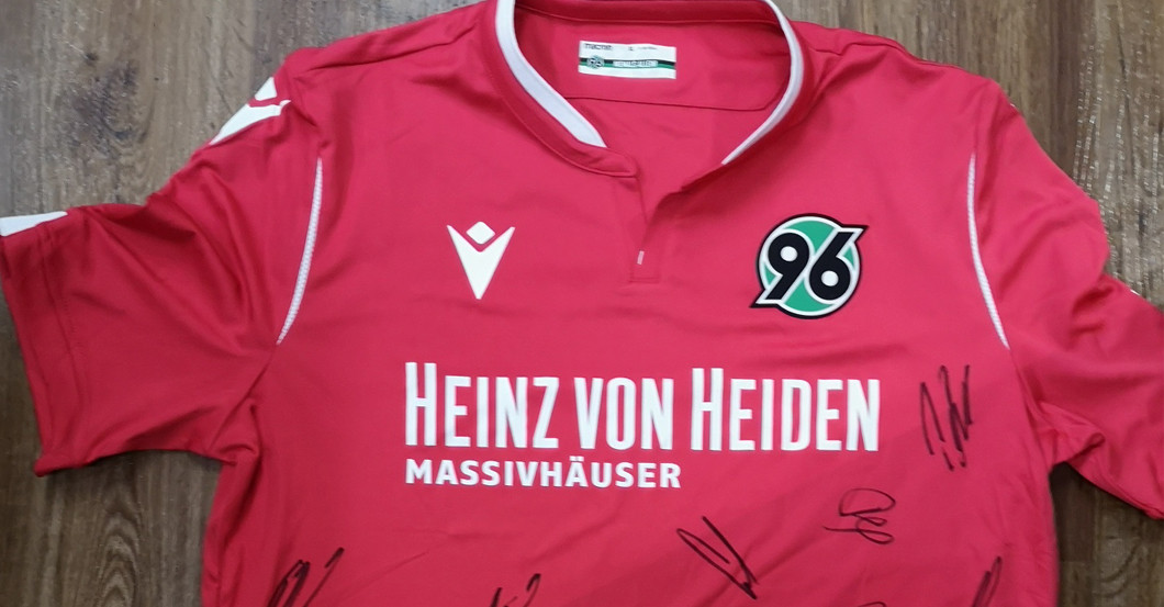 H96 Trikot teamsigniert   H96 Trikot teamsigniert