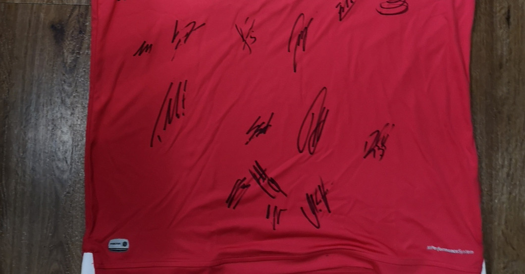 H96 Trikot teamsigniert   H96 Trikot teamsigniert