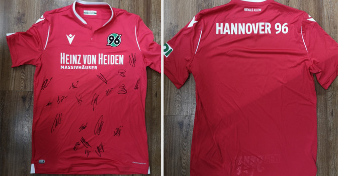H96 Trikot teamsigniert   H96 Trikot teamsigniert
