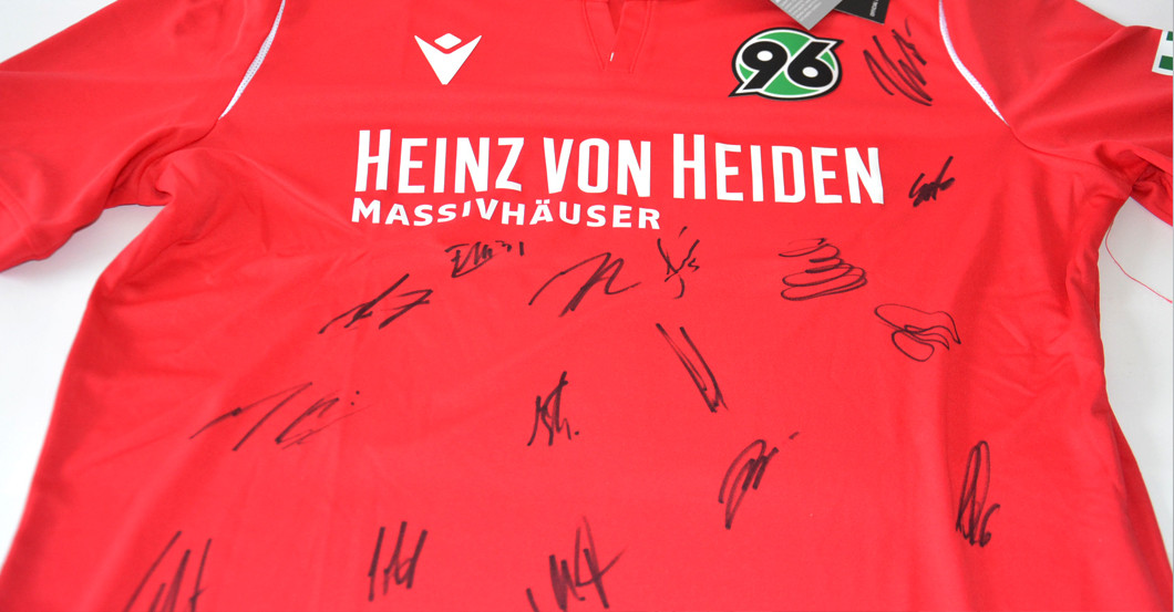 H96 Trikot und Ball   H96 Trikot und Ball