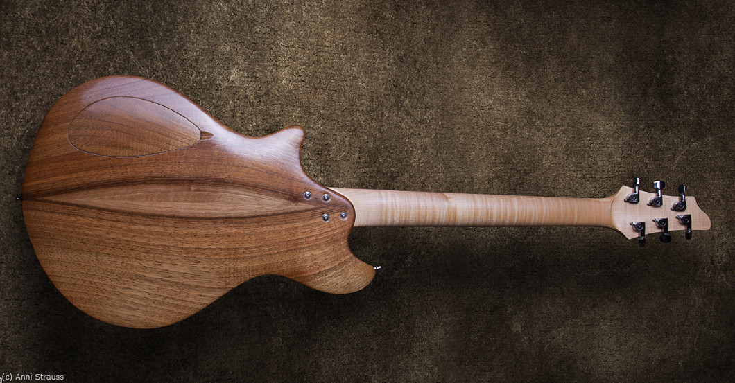 Handgefertigte Gitarre   Handgefertigte Gitarre