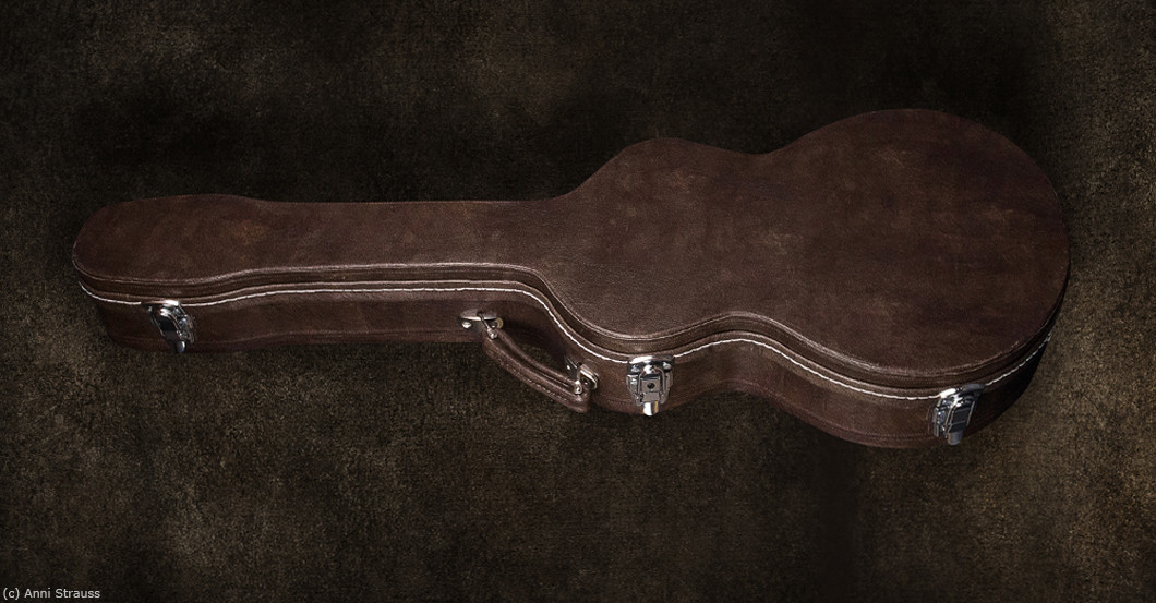 Handgefertigte Gitarre   Handgefertigte Gitarre