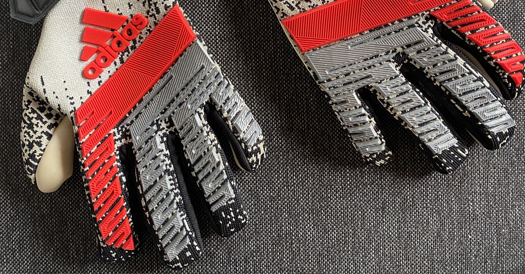 Handschuhe getragen Neuer   Handschuhe getragen Neuer