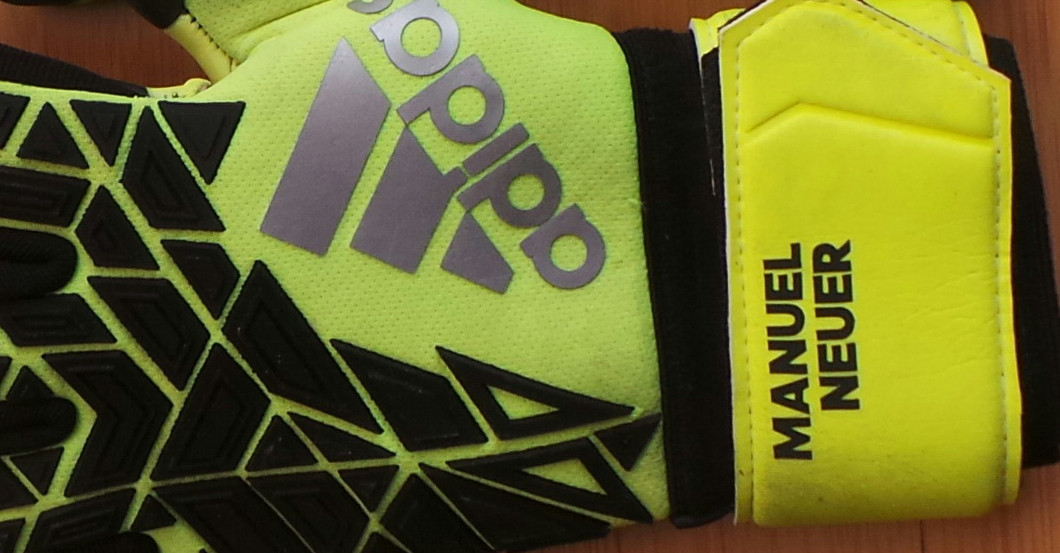  Handschuhe signiert Neuer 