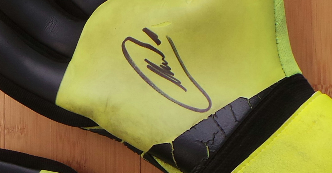  Handschuhe signiert Neuer 