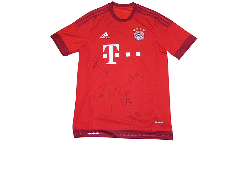  Handsigniertes FCB Trikot 