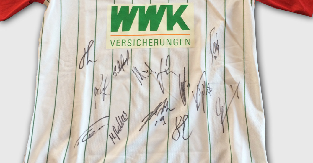 Heimtrikot FCA signiert   Heimtrikot FCA signiert