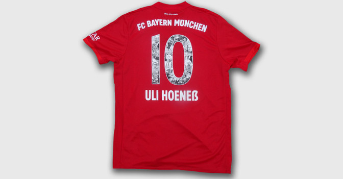 Hoeness FCB-Spezialtrikot   Hoeness FCB-Spezialtrikot