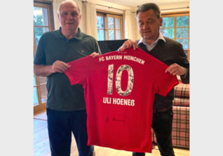  Hoeneß Spezialtrikot 