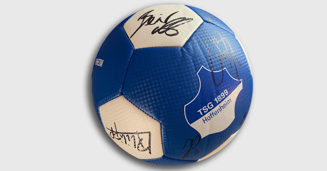  Hoffenheim signiert Ball 