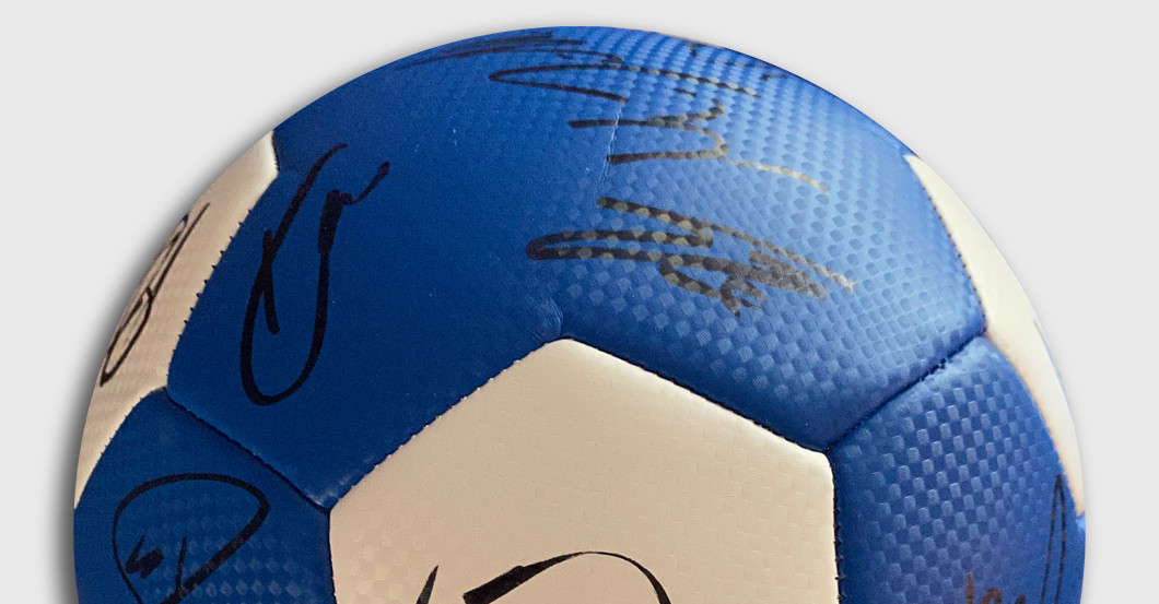  Hoffenheim signiert Ball 