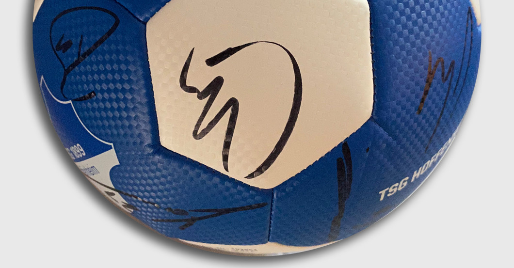  Hoffenheim signiert Ball 