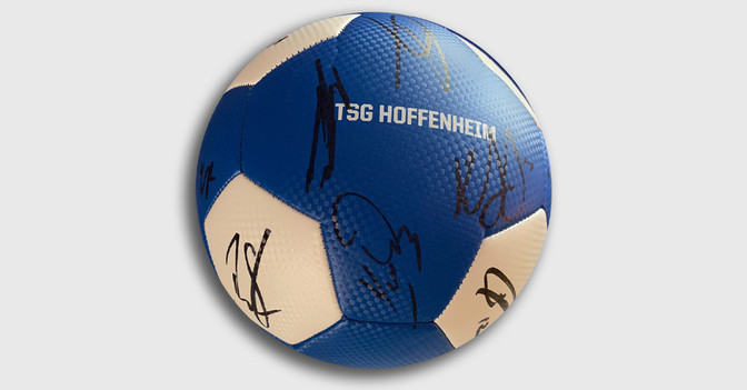  Hoffenheim signiert Ball 