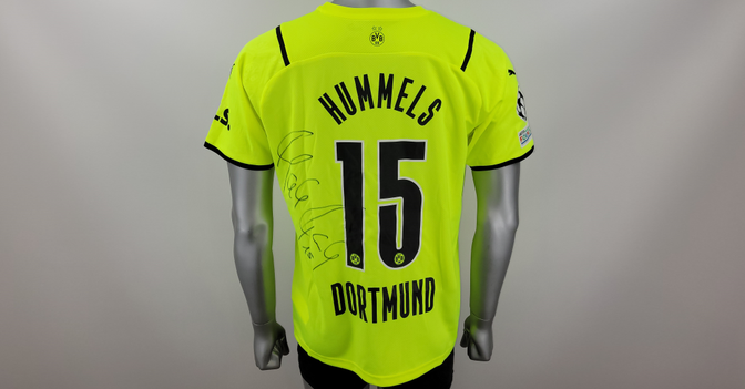  Hummels Trikot signiert 