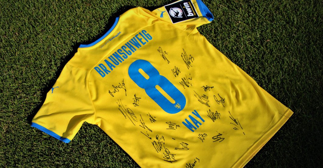  Iba May teamsigniert 