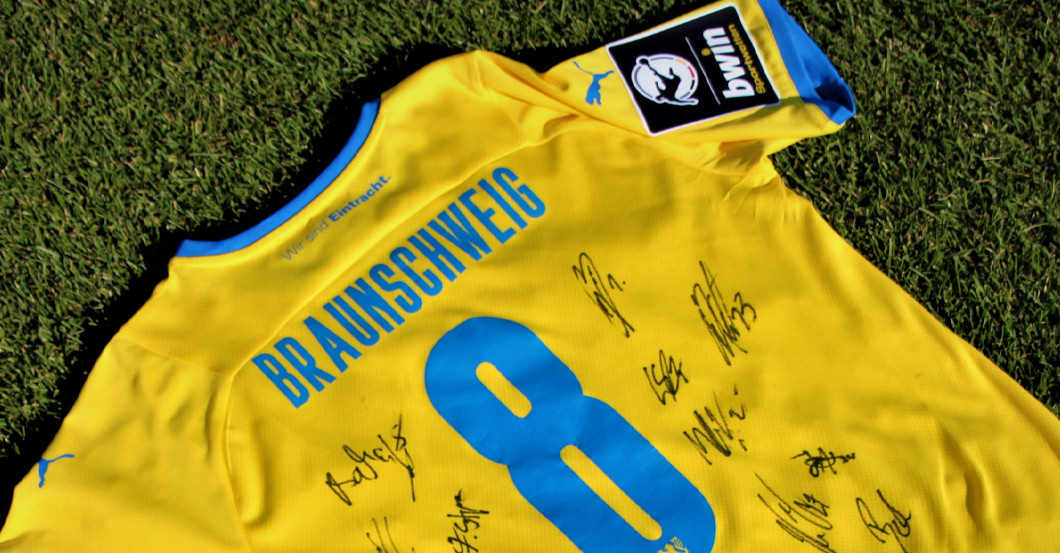  Iba May teamsigniert 